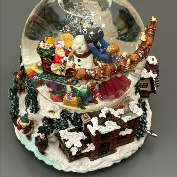 Santa sleigh snow globe by kirkland revolving outter globe vintage? - FLAWS - Picture 12 of 17